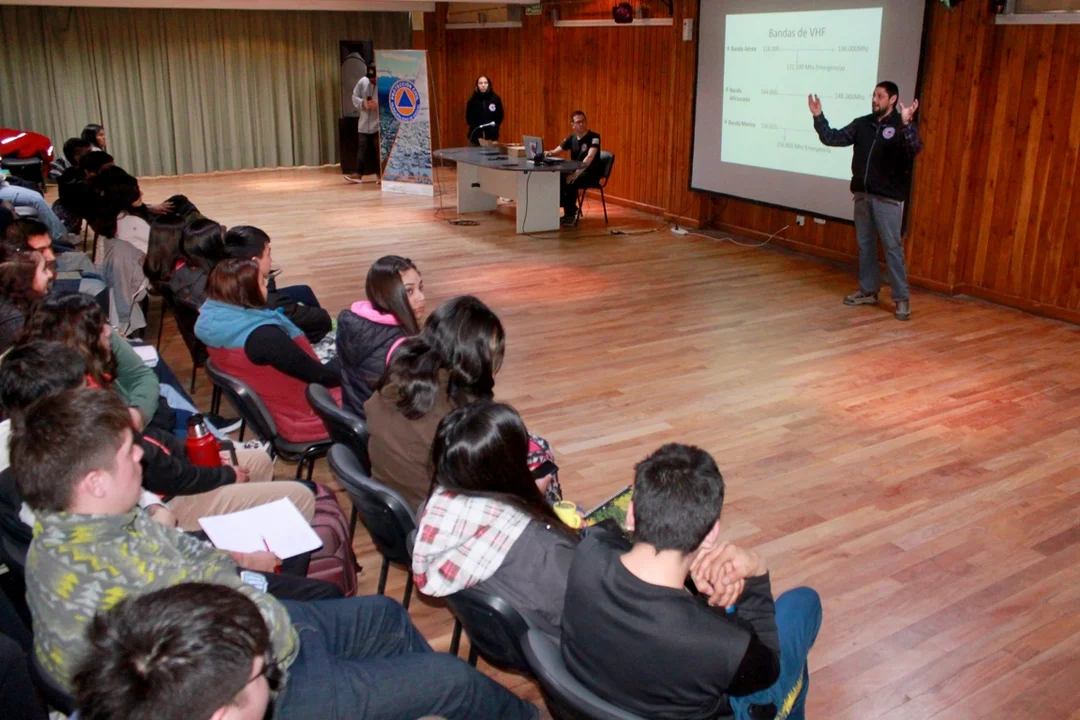 Capacitan en Esquel a estudiantes de la carrera universitaria de Guardaparque
