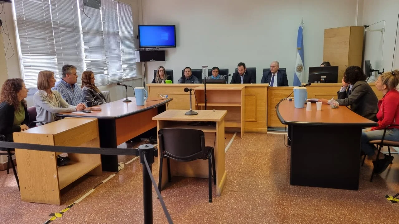 Tribunal mixto declaró culpable a una policía por detención y allanamiento ilegal
