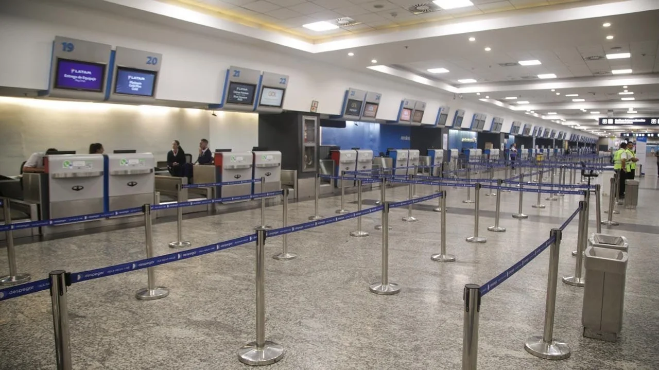 Gremios anunciaron un paro nacional de transporte: afectaría a trenes, aviones, camiones y barcos