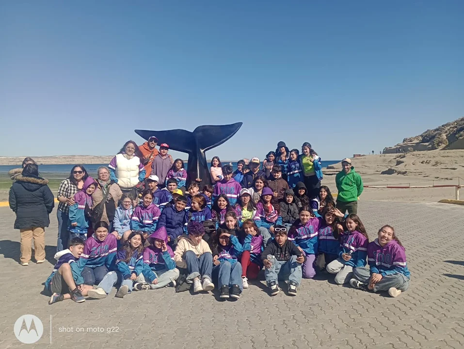 Estudiantes de la Escuela 200 de Esquel vivieron un encuentro inolvidable con las ballenas