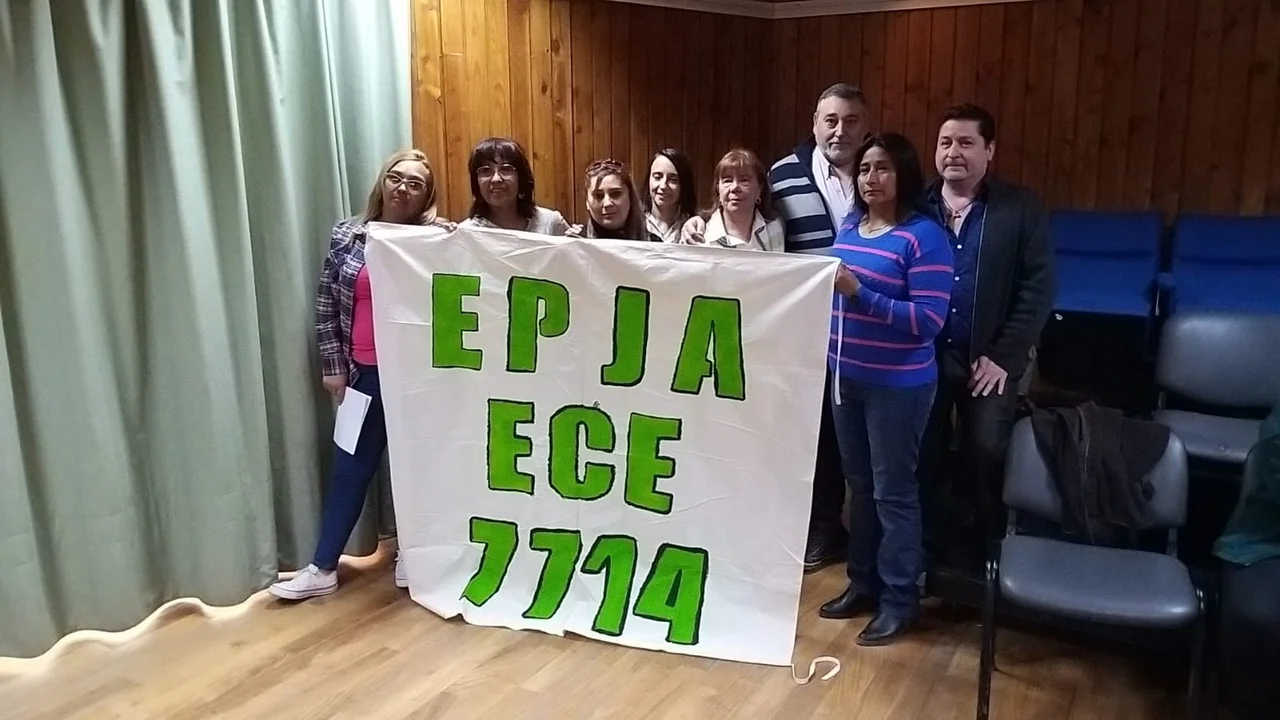 La Escuela EPJA 7714 prepone nombrar "Mujeres emprendedoras" a una plazoleta de Esquel