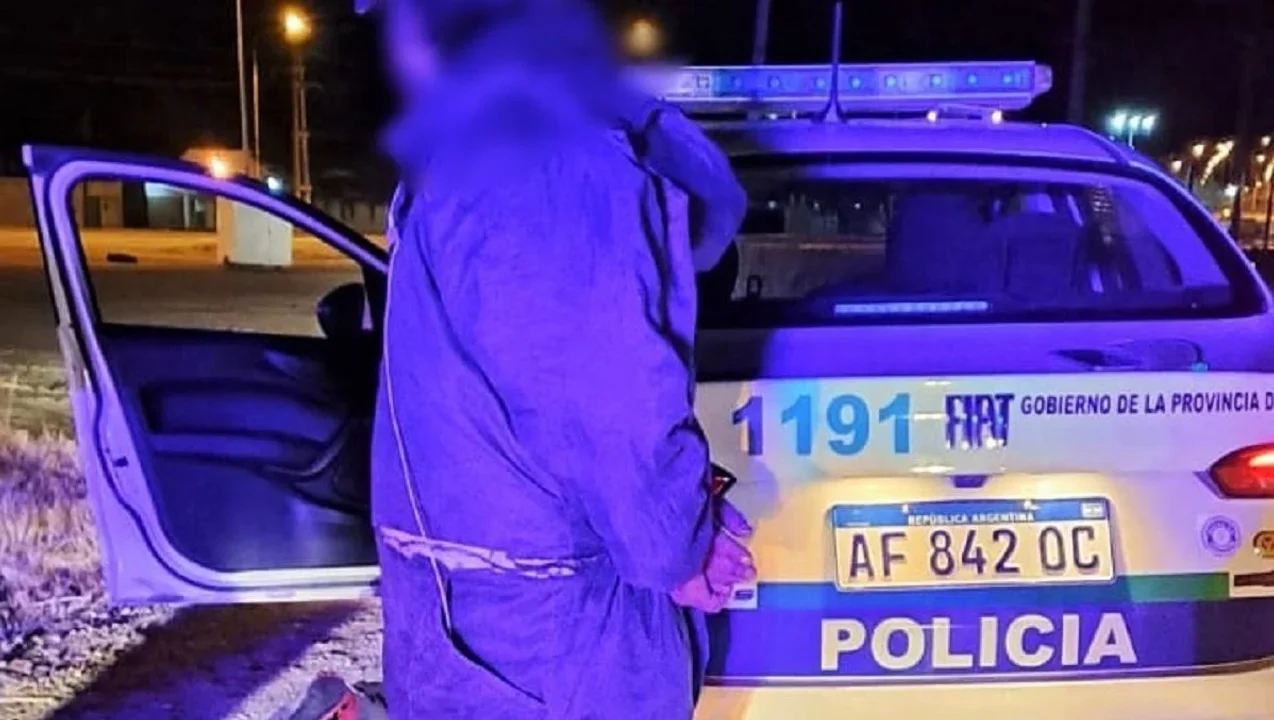 Quiso entrar a casa de su ex, agredió a la policía y ahora tendrá que hacer una donación al Hospital