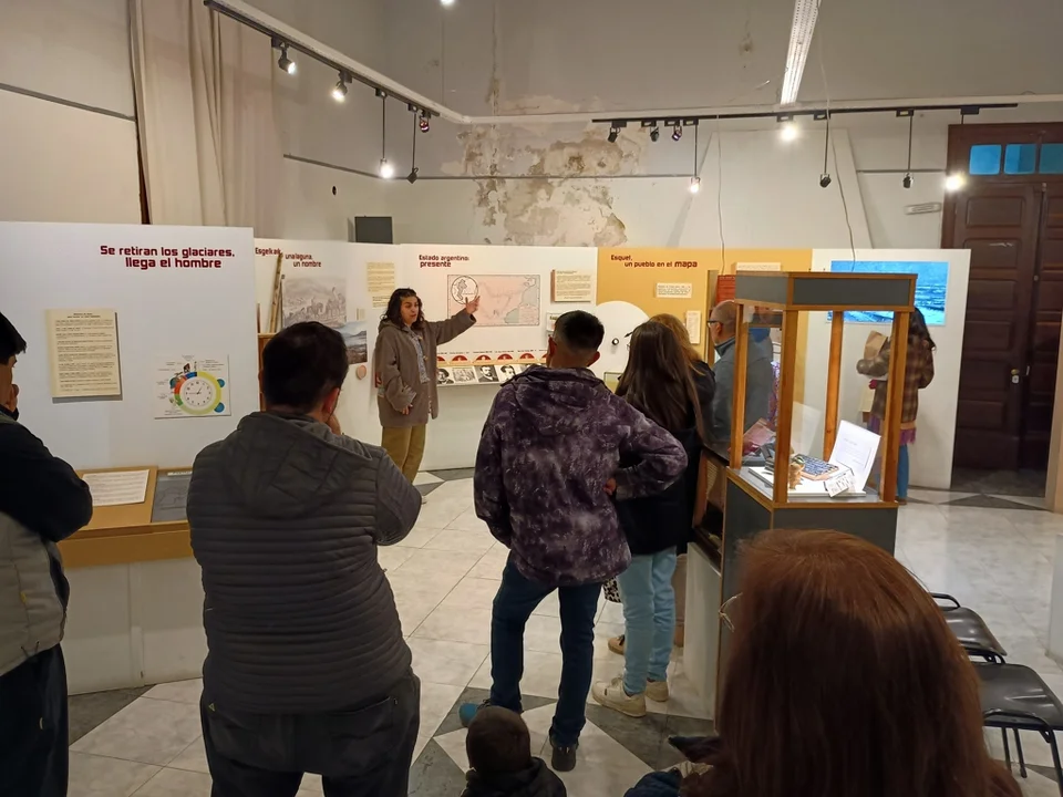 Esquel celebró la Noche de los Museos con visitas guiadas y música