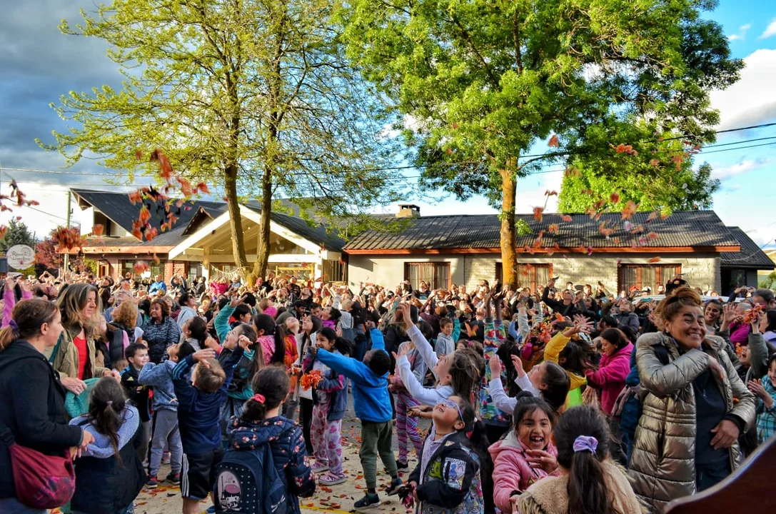 La Temporada de Tulipanes cerró con lluvia de pétalos, música en vivo y mucha alegría