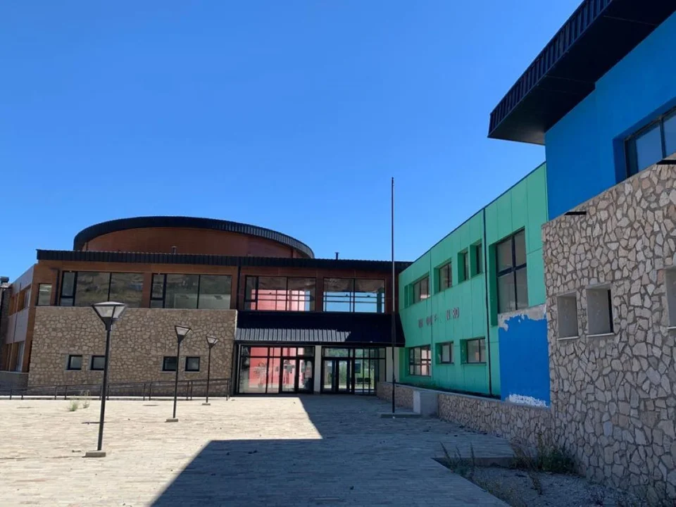 Instalarán nuevas butacas en el auditorio del Centro de Encuentro de Esquel