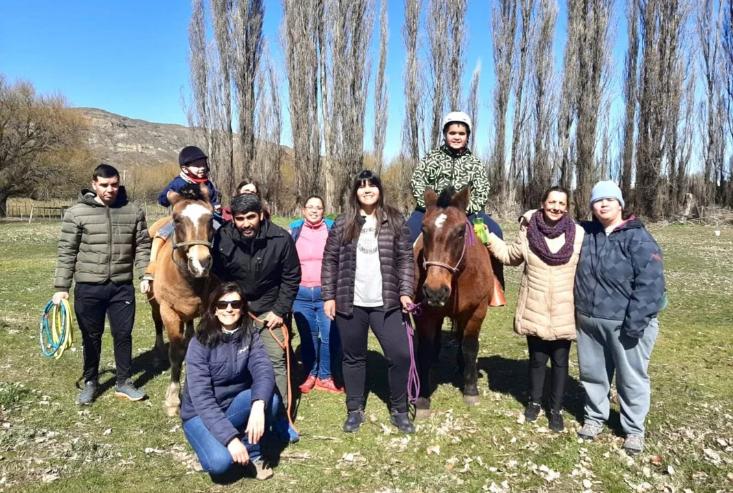 La Universidad del Chubut inició un proyecto de voluntariado en la Fundación Patagónica de Equinoterapia