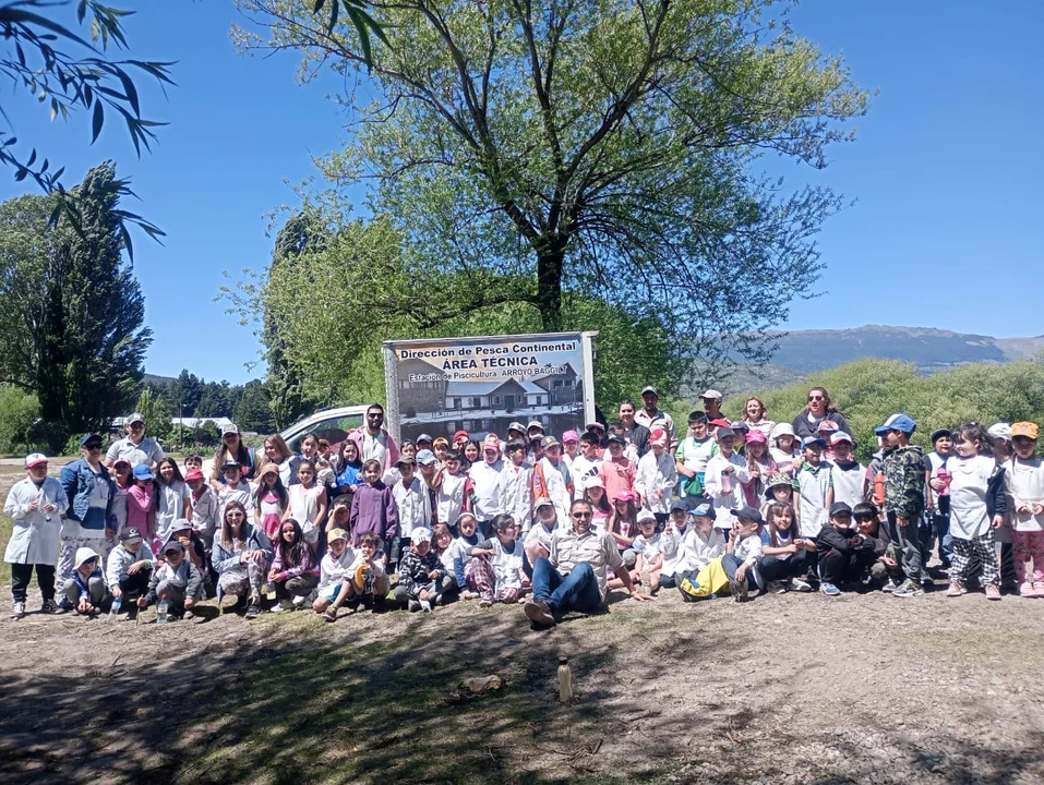 Estudiantes de Chubut y otras provincias visitaron la Estación de Piscicultura “Arroyo Bagillt”