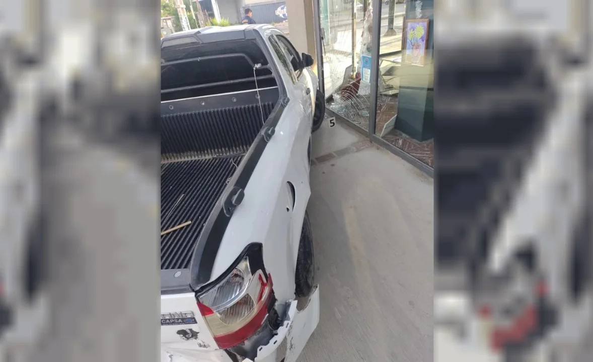 Un sargento de la policía de Chubut manejaba alcoholizado y chocó a un auto estacionado