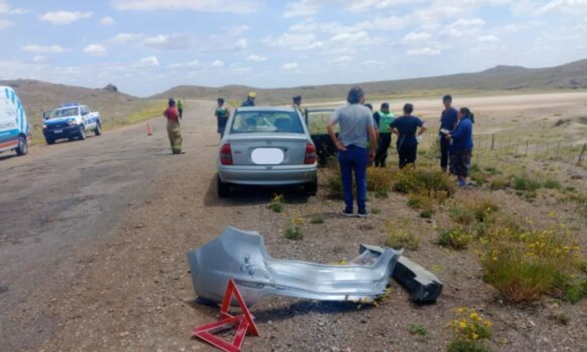 Dos autos protagonizaron un choque en la Ruta 25