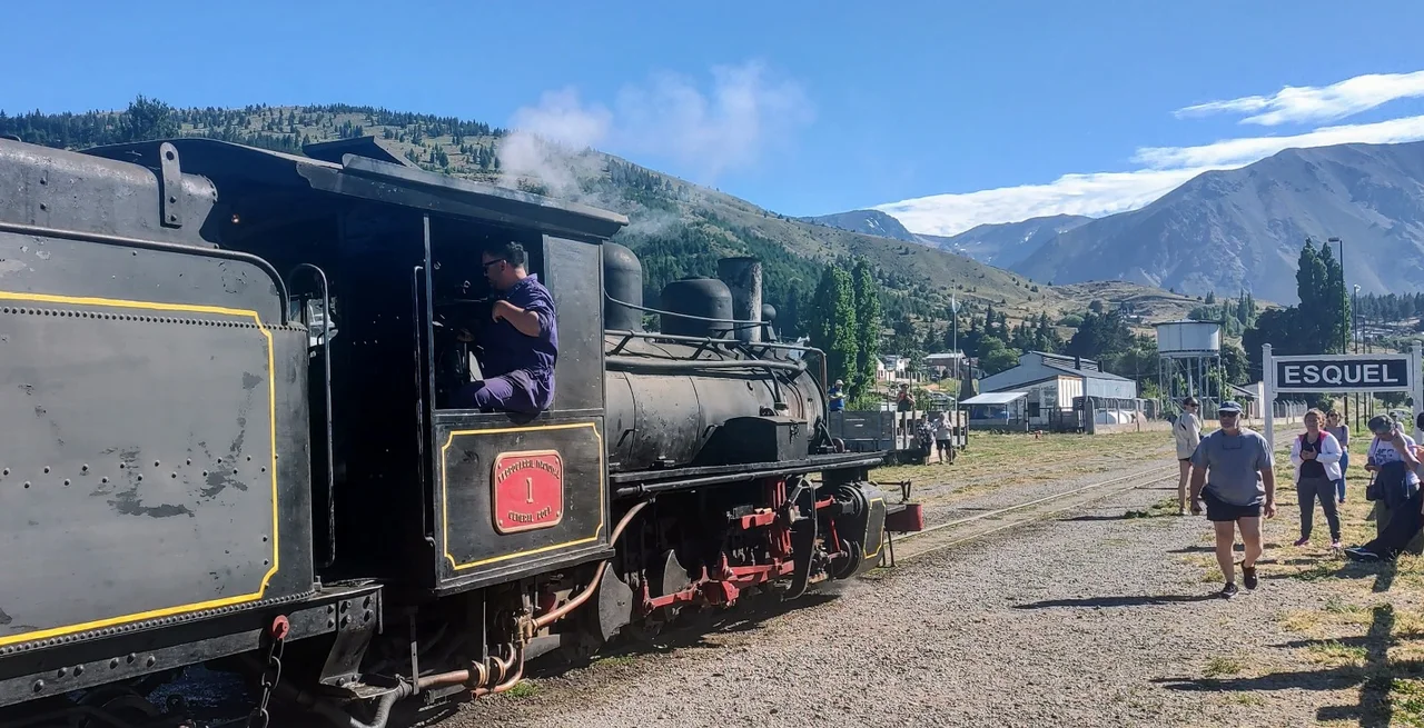 "La Trochita" realizó la primera salida del 2025 con decenas de pasajeros