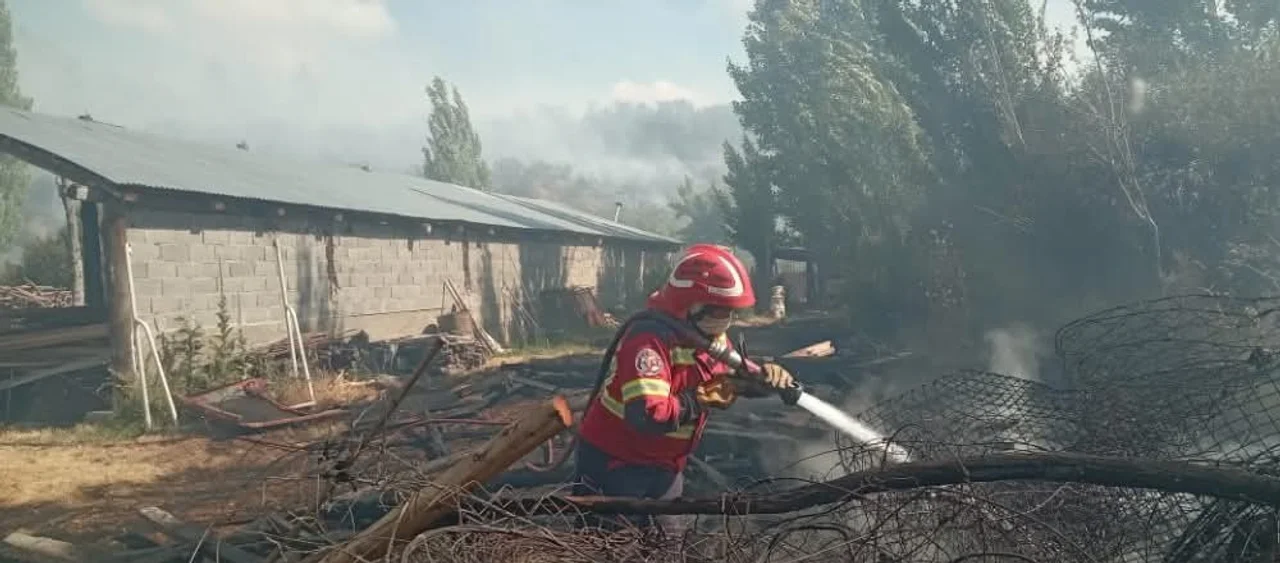 El incendio en Los Cipreses avanza rápidamente: Cruzó la Ruta 259 y tiene dos frentes 