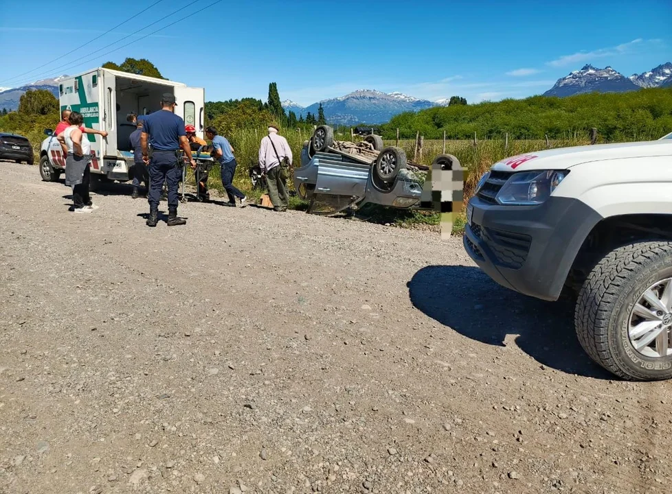 Accidente en Ruta 259: Volcó un auto en el que viajaban tres mujeres y un niño de 8 meses