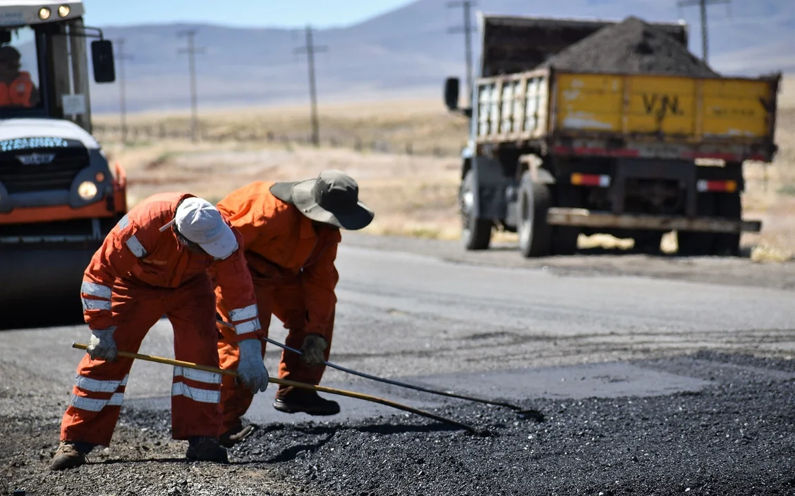 Vialidad Nacional realiza tareas de conservación en las rutas 40, 25 y 3