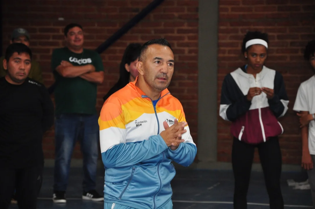 Boxeo en la cordillera: el ex campeón mundial Omar Narváez brindó un campus en Esquel
