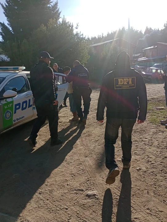 Cinco detenidos vinculados a una causa de abigeato en allanamientos en Chubut y Río Negro
