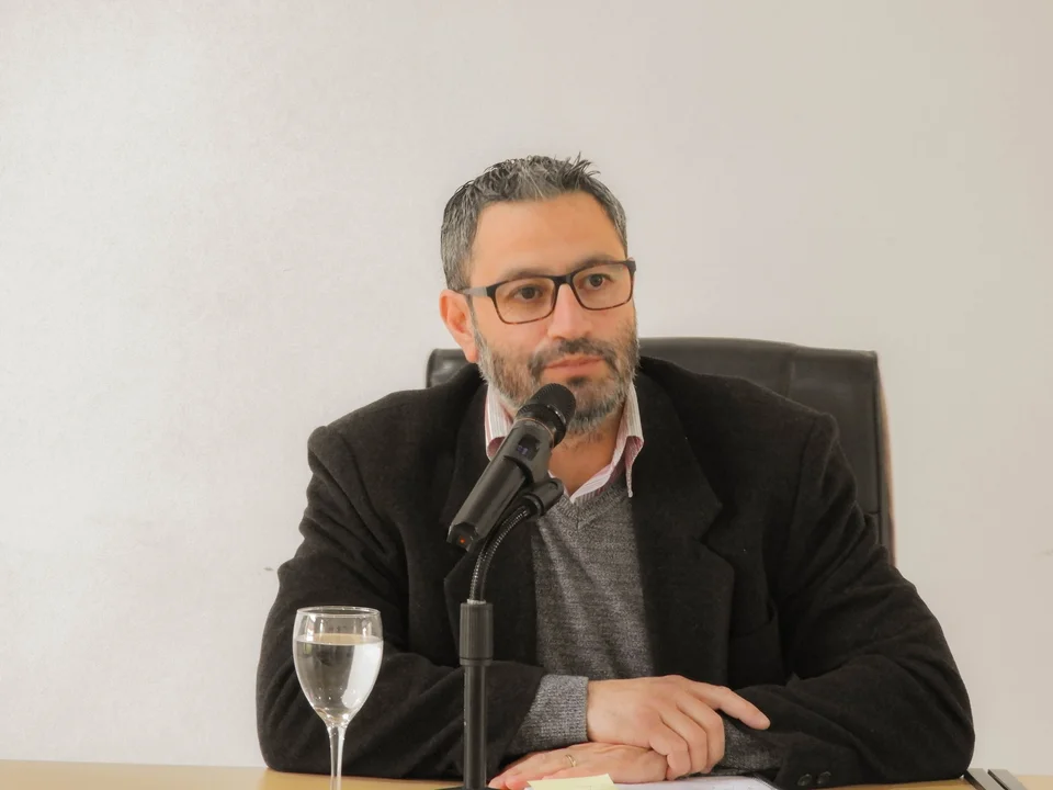El concejal Espinoza volvió a reclamar al IPV la entrega de las 28 viviendas en Trevelin