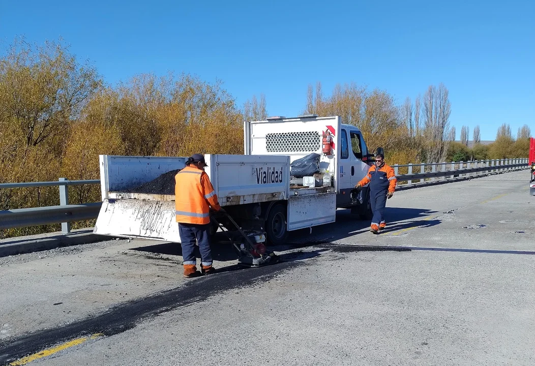 Siguen los trabajos de bacheo en el acceso a Esquel por las rutas 40 y 259