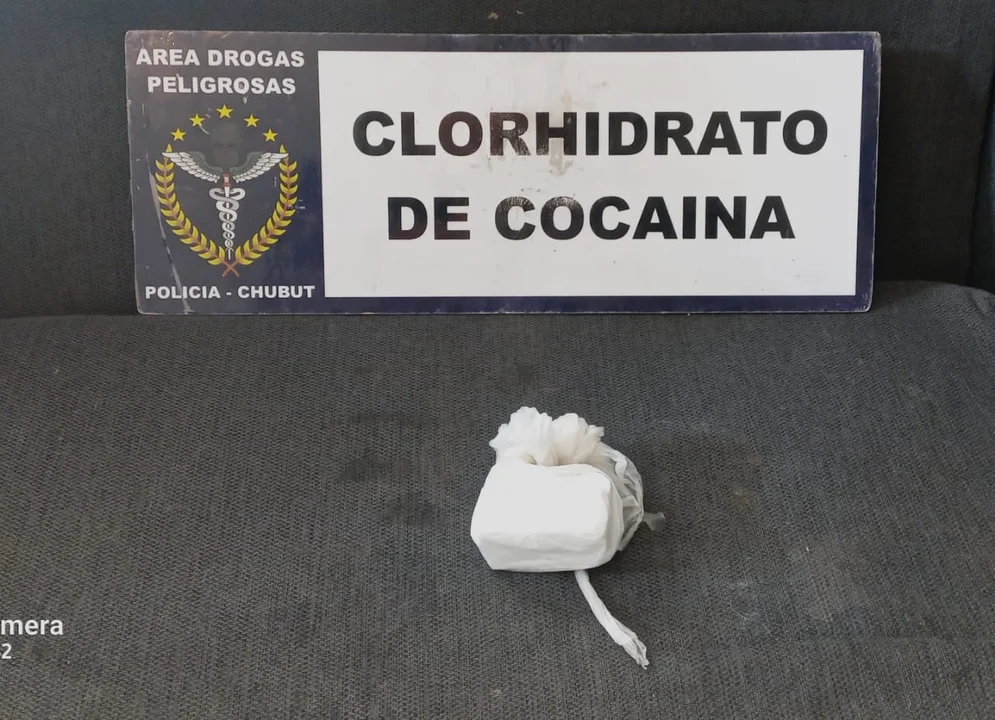 Desbaratan un punto de venta de drogas al menudeo en Esquel